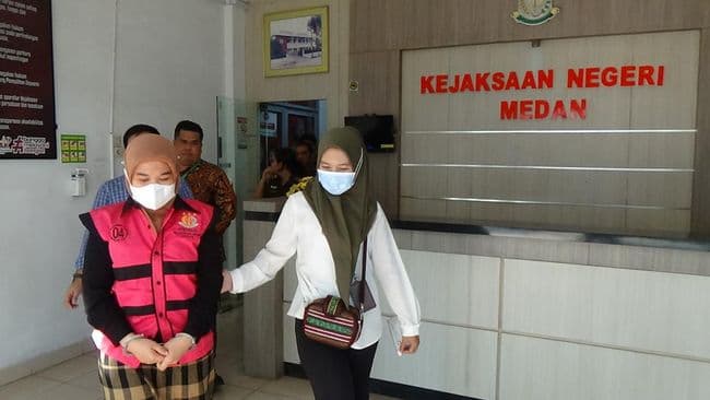 kejari_medan_limpahkan_berkas_perkara_kasus_tipikor_program_mahad_saidurrahman_cs_ke_pn_medan