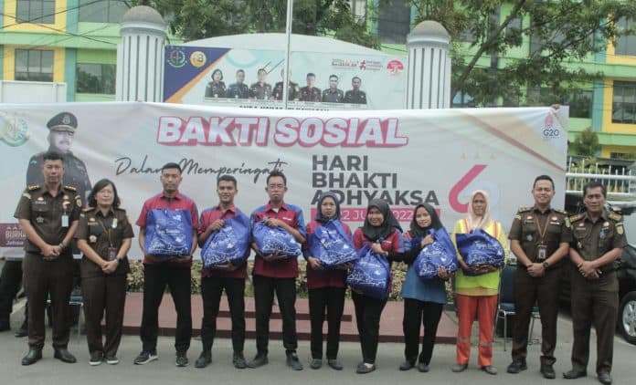 kejari_medan_sambut_hba_ke_62_dan_hut_iad_dengan_baksos
