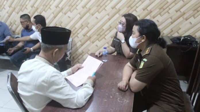 kejari_medan_terima_tahap_ii_kasus_korupsi_pengembangan_instalasi_listrik_kampus_uinsu