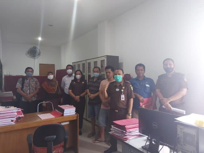 kejari_simalungun_limpahkan_berkas_2_tersangka_penembakan_marsal_ke_pengadilan