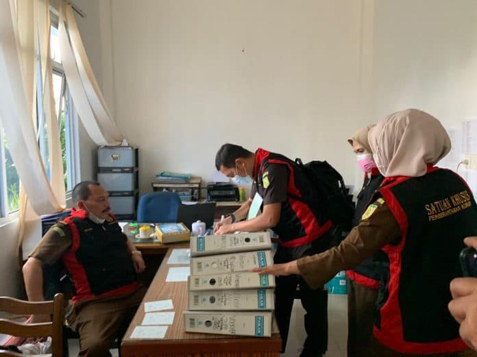 kejatisu_geledah_kantor_pdam_tirtalihou_simalungun_terkait_kasus_sambung_rumah_mbr