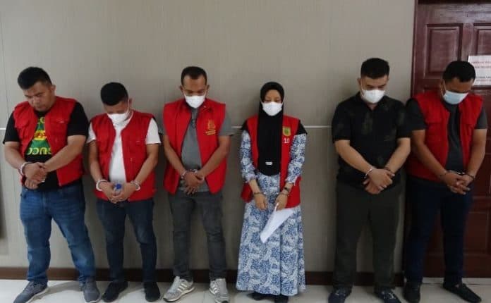 kejatisu_terima_pelimpahan_tahap_ii_enam_tersangka_dugaan_suap_pppk_madina