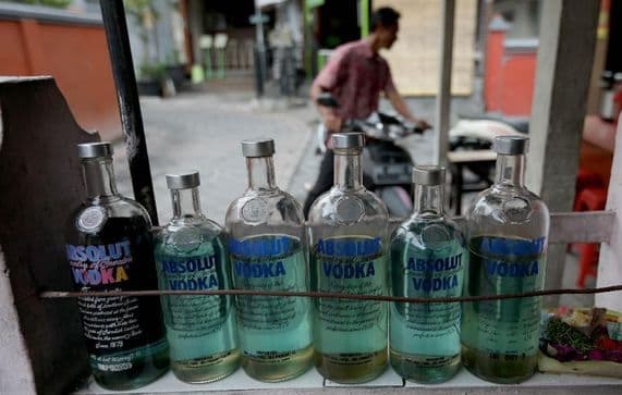 kelangkaan_bbm_di_sorong_harga_pertalite_pengecer_tembus_rp50_ribu_per_liter