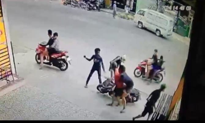 kelompok_remaja_rampas_kendaraan_polisi_sebut_satu_pelaku_dibekuk
