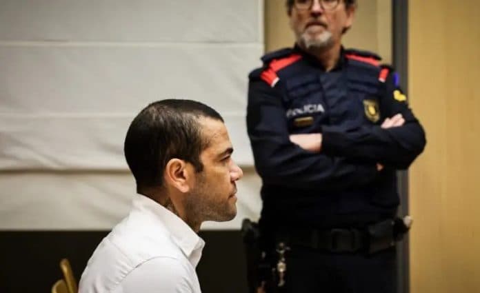 keluar_penjara_dani_alves_dibelenggu_sejumlah_syarat