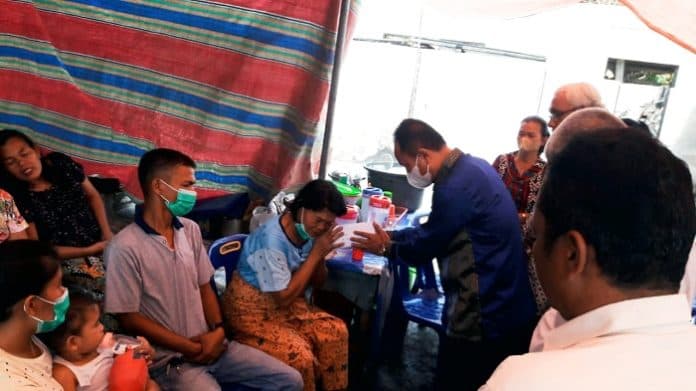 keluarga_besar_sinaga_dan_boru_se_siantar_bantu_korban_kebakaran