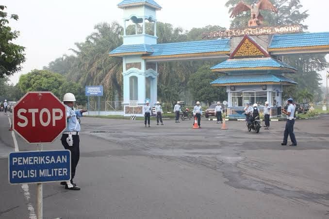 kendaraan_berstiker_caleg_dilarang_masuk_lanud_soewondo