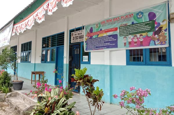 kepala_sd_158503_mungkur_bantah_tahan_ijazah_siswa_ini_penjelasannya