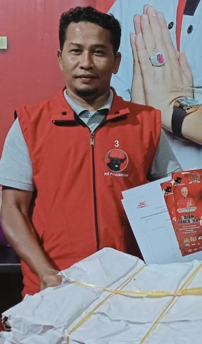 kepala_sman_1_di_dairi_pakai_baju_parpol_kacabdis_provinsi_sumut_garang_sekali_ya