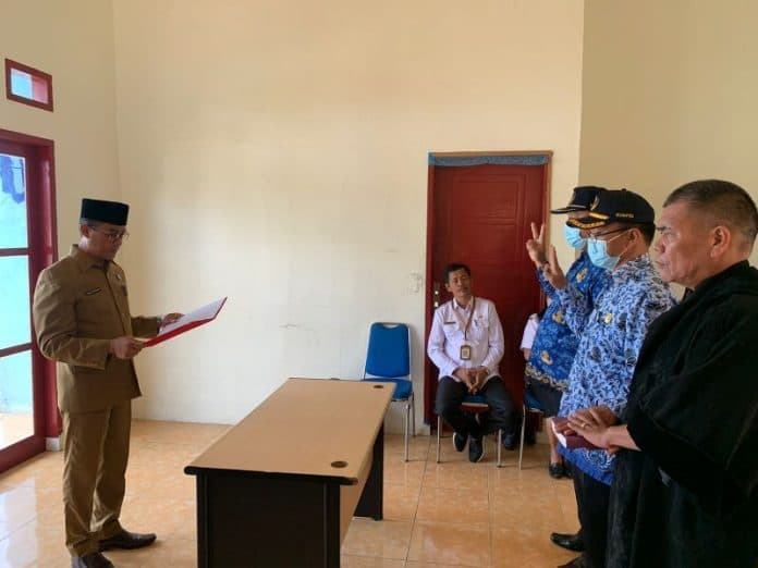 kepala_smpn_2_raya_dan_smpn_1_tapian_dolok_dilantik