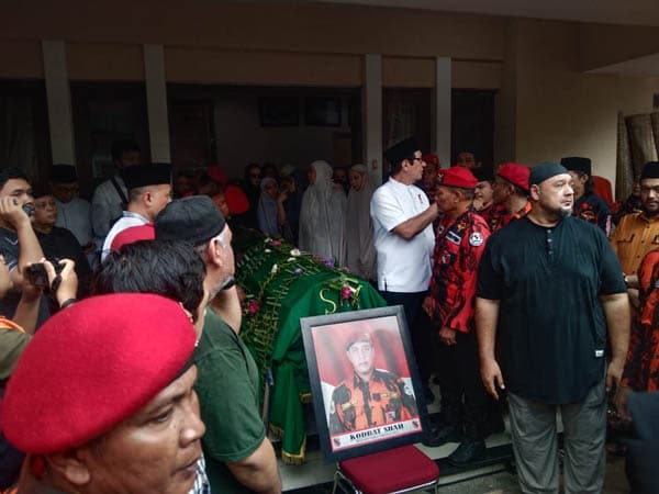 kepergian_kodrat_shah_sisakan_duka_mendalam_bagi_keluarga_dan_sahabat