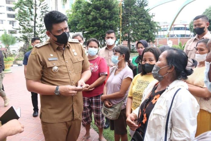 kepling_kerap_pungli_warga_lingkungan_x_belawan_bahari_ngadu_ke_bobby