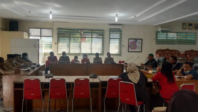 kepling_v_sirantau_akui_pungli_rp1_juta_bedah_rumah_di_rdp_dprd_tanjung_balai