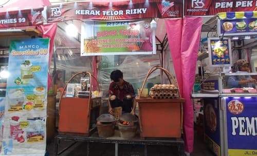 kerak_telor_jajanan_tradisional_khas_jakarta_turut_ramaikan_umkm_medan
