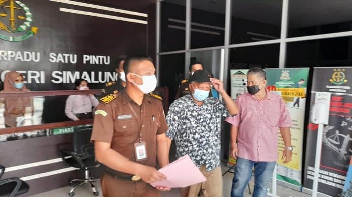 kerap_mangkir_kejaksaan_simalungun_tahan_kepsek_smpn_1_dolok_silau_tersangka_korupsi