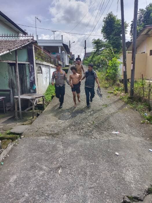 kerap_minta_uang_dan_ancam_ibu_kandung_pakai_parang_pria_ini_diamankan_polisi
