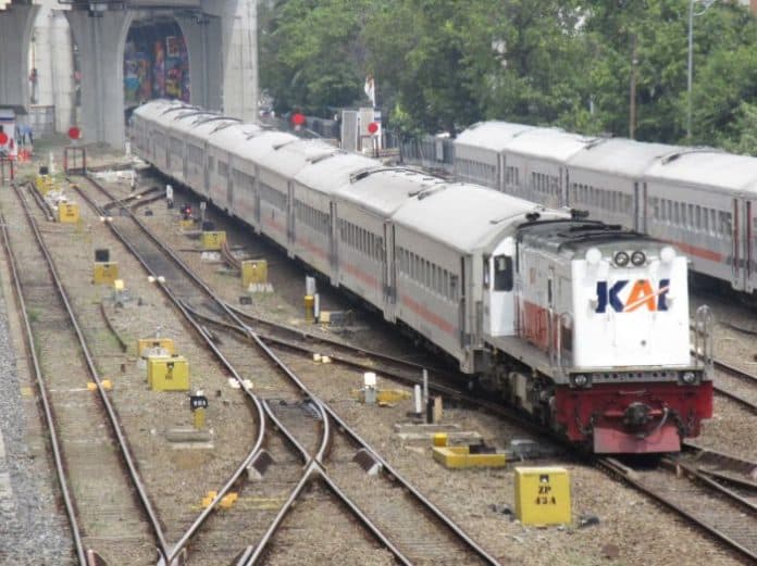 kereta_api_listrik_pertama_diluncurkan_tanzania_di_belahan_timur_afrika