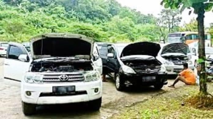 ketika_mesin_mobil_panas_kapan_kap_dibuka_agar_mesin_cepat_dingin
