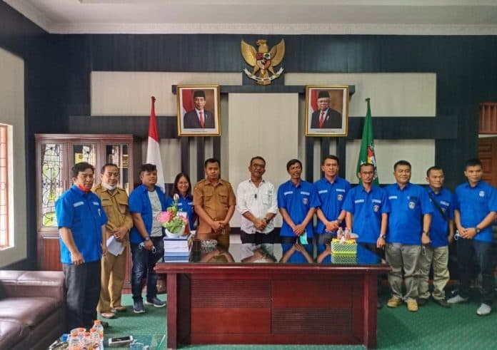 ketua_dprd_minta_gamki_dorong_pemerintah_dalam_percepatan_vaksinasi_di_gereja