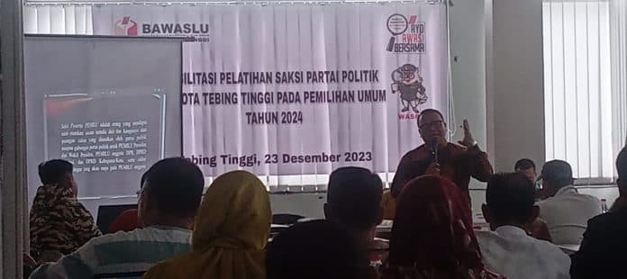 ketua_kpu_tebing_tinggi_penghitungan_dimulai_dari_surat_suara_capres_cawapres