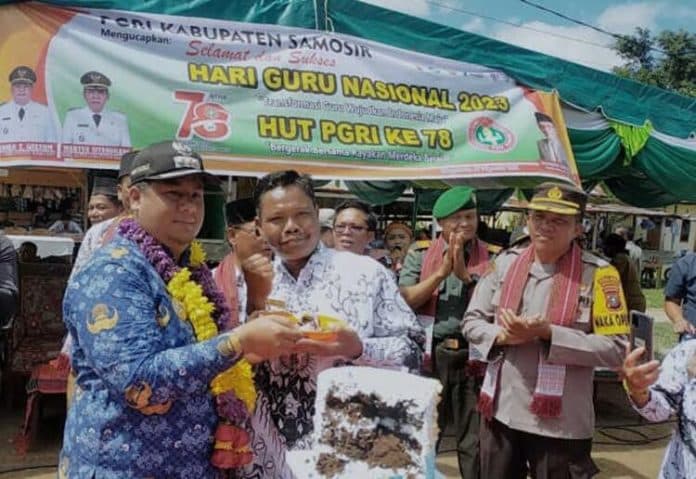 ketua_pgri_samosir_minta_guru_honorer_jadi_fokus_perhatian_pemerintah