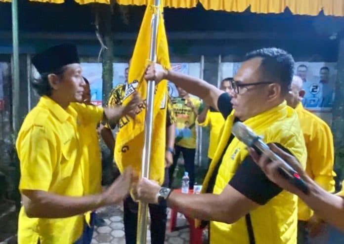 ketua_pk_golkar_pagar_merbau_yang_baru_dilantik_ajak_kader_datang_ke_tps
