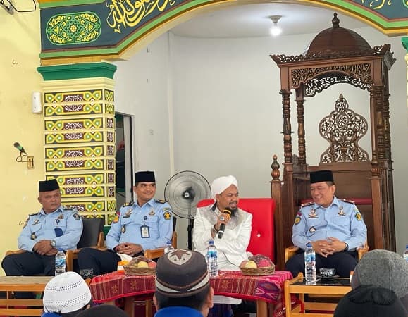kh_abdurahman_al_banjari_ajak_wbp_lapas_siantar_pahami_hakikat_hidup_dan_teruslah_berbuat_kebaikan