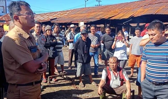 kinerja_nol_pedagang_tuntut_pemkab_dairi_bubarkan_pd_pasar