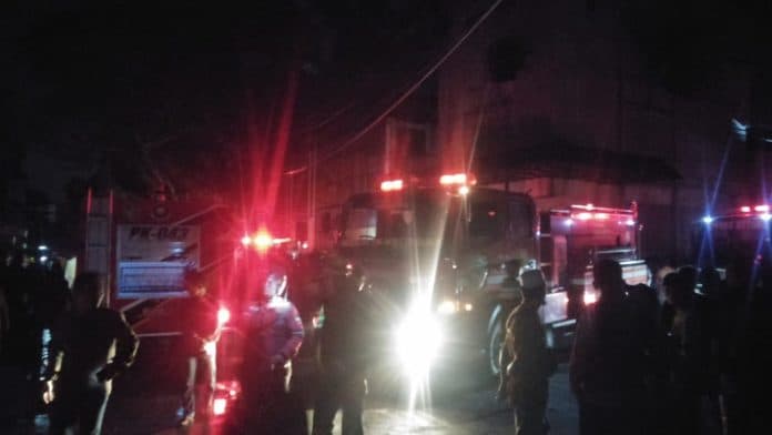 kios_di_pusat_pasar_medan_hangus_terbakar_pedagang_padati_dan_cek_kiosnya