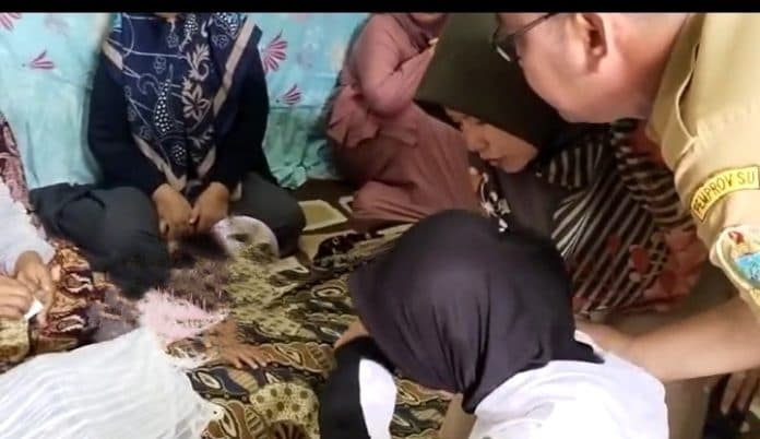 kisah_mei_selamat_setelah_sempat_terseret_arus_banjir_di_jalan_viyata_yudha