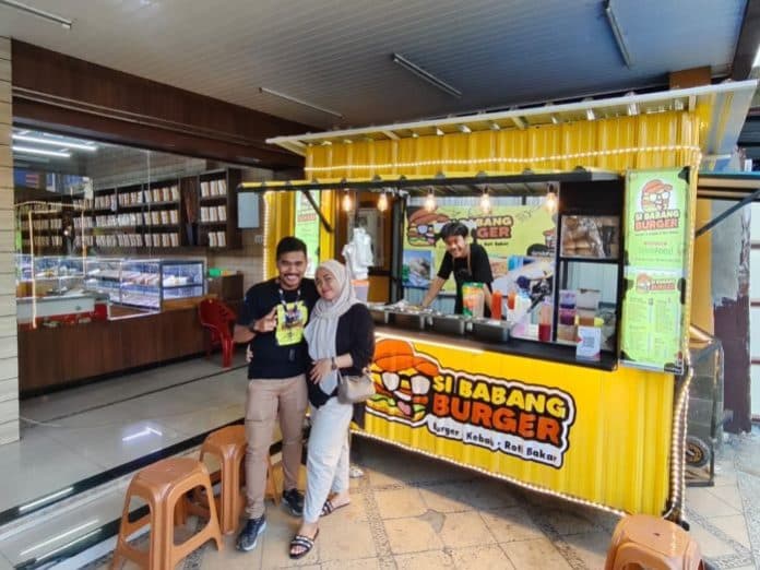 kisah_sukses_anak_siantar_buka_2_outlet_usaha_burger