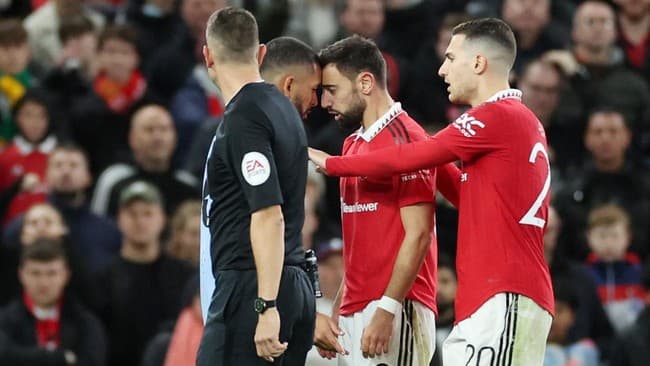 klasemen_liga_inggris_manchester_united_bercokol_di_peringkat_14