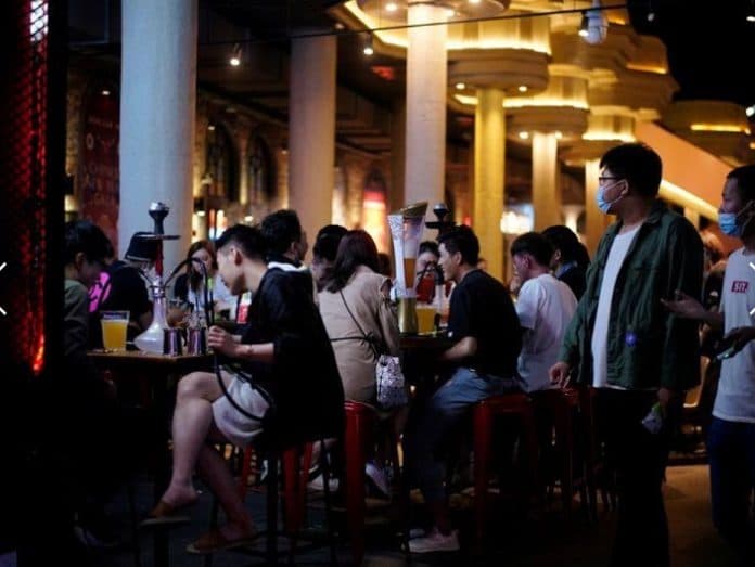 klub_klub_malam_di_china_aktif_kembali_dengan_disinfektan_dan_masker