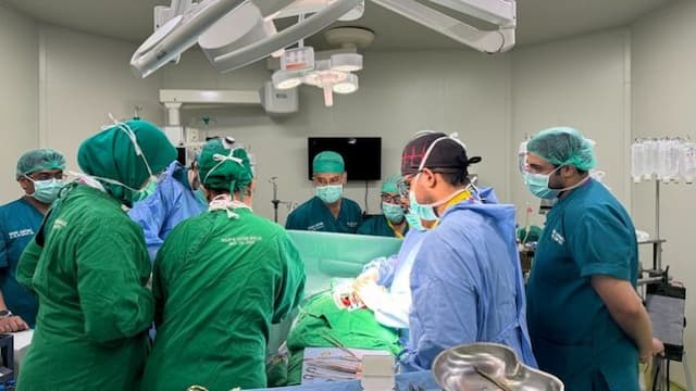 kolaborasi_rs_adam_malik_dan_tim_dokter_arab_saudi_berhasil_lakukan_operasi_jantung