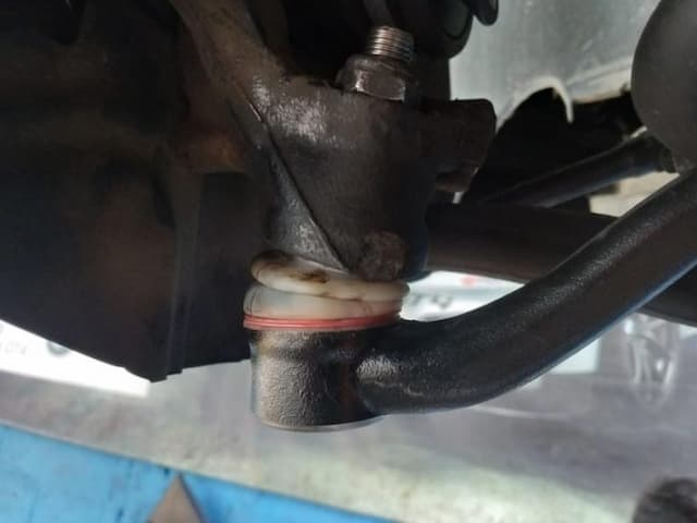 kolong_mobil_bunyi_bunyi_jangan_jangan_suspensi_mobil_rusak