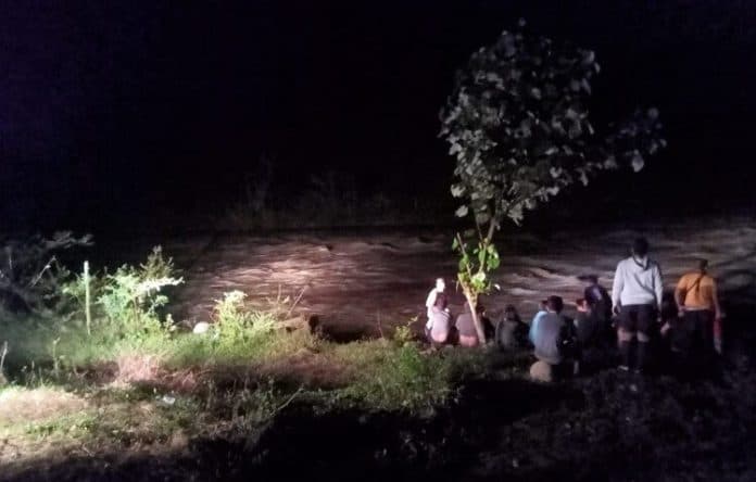 komarudin_siregar_hanyut_di_sungai_buaya_bangun_purba