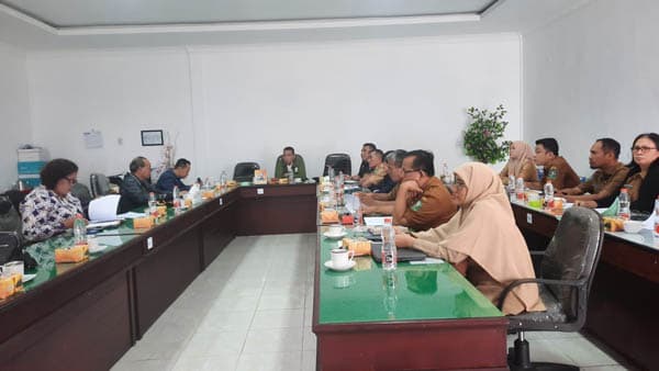 komisi_i_dprd_simalungun_ingatkan_pimpinan_opd_agar_tepat_waktu_hadiri_rapat