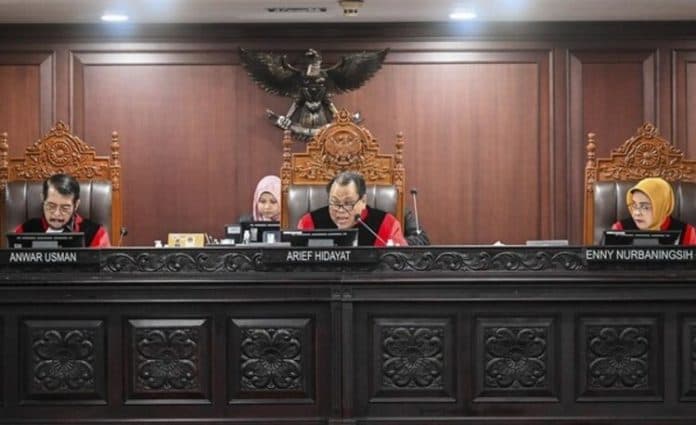 komisioner_absen_hakim_mk_tegur_ketua_kpu_saat_izin_tinggalkan_sidang