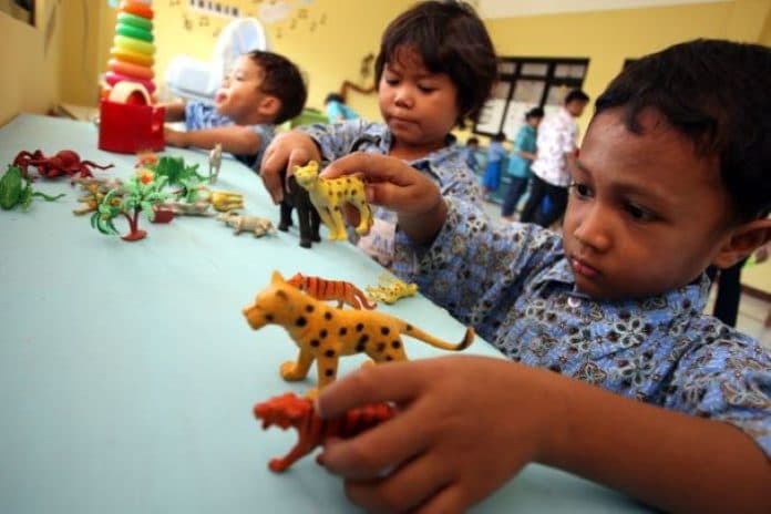 komunikasi_guru_dan_orang_tua_kunci_pembelajaran_siswa_paud