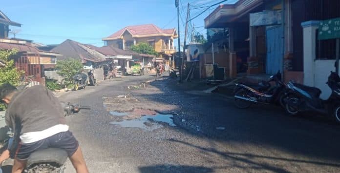 kondisi_sejumlah_jalan_di_kota_sibolga_makin_parah