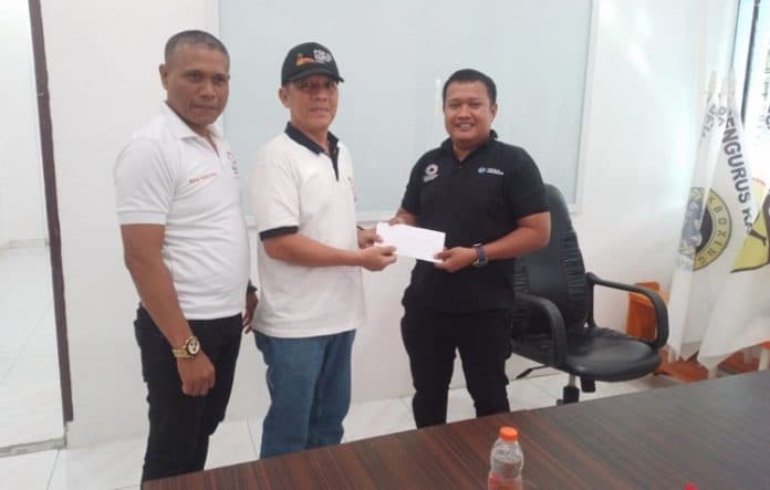 koni_deli_serdang_serahkan_bantuan_dana_pelatihan_wasitjuri_ai