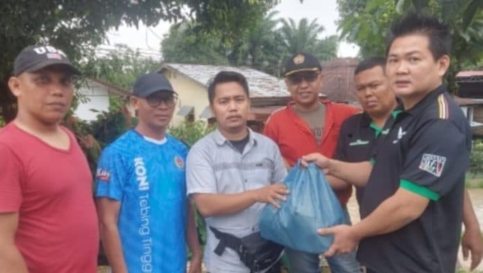 koni_tebing_tinggi_salurkan_bantuan_warga_terdampak_banjir