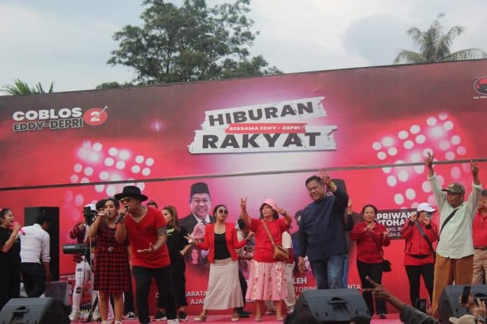 konser_hiburan_rakyat_kampanye_eddy_depri_di_tigalingga_gaet_kehadiran_ribuan_massa