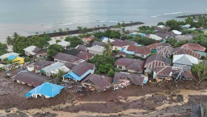 korban_banjir_bandang_di_ternate_18_warga_tewas_1_warga_hilang