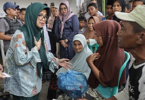 korban_kebakaran_di_siantar_terima_bantuan_dari_pemko