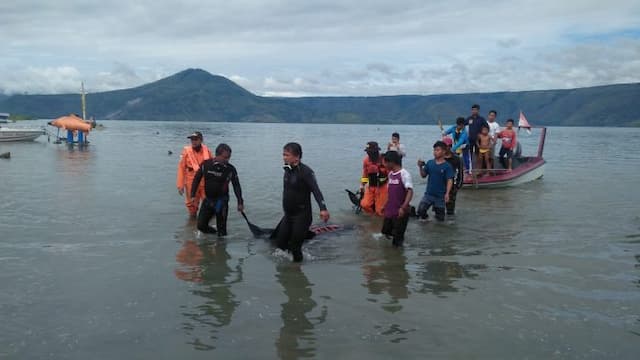 korban_tenggelam_di_pasir_putih_samosir_ditemukan