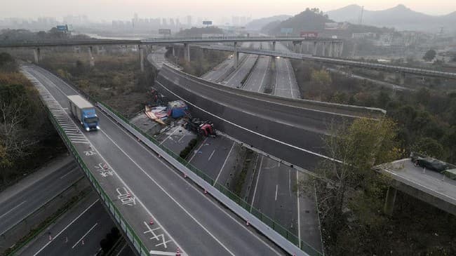 korban_tewas_jalan_raya_runtuh_di_china_bertambah_jadi_48_orang