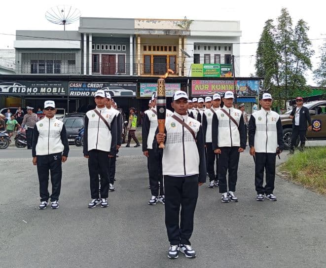 kota_pematangsiantar_terima_kirab_obor_api_pon_xxi_aceh_sumut