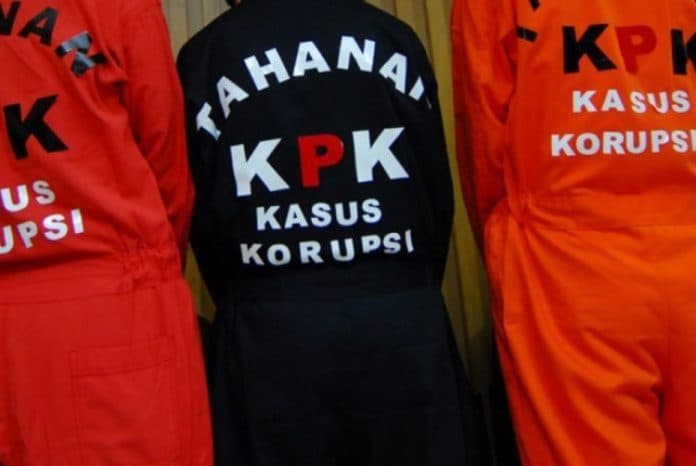 kpk_lakukan_ott_terhadap_dua_oknum_kejari_barang_bukti_berupa_koper