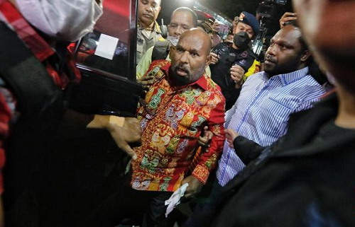 kpk_sebut_gubernur_papua_diduga_terima_gratifikasi_rp10_m